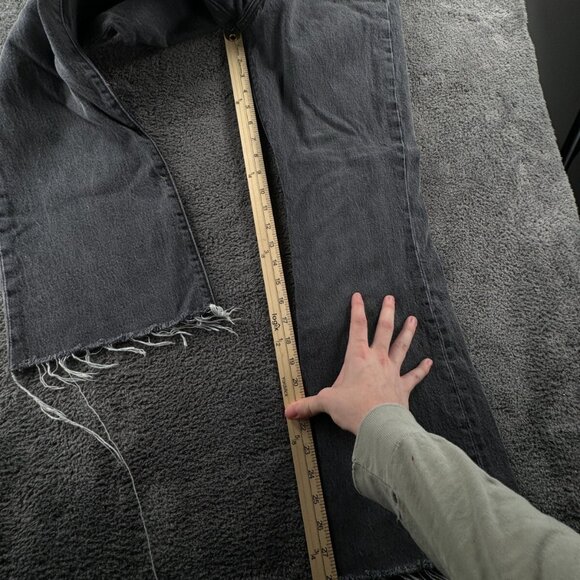 Levi’s PREMIUM RIBCAGE FLARE Button Fly BIG E Frayed Hem Jeans Size 28 Charcoal - Picture 8 of 16